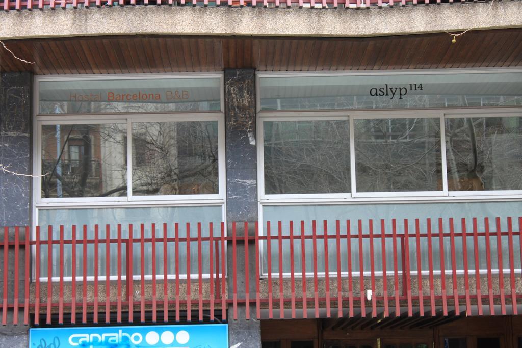 Hostal Aslyp 114 Barcelona Exterior photo