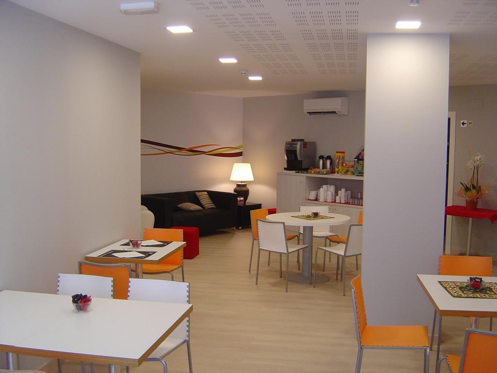 Hostal Aslyp 114 Barcelona Exterior photo