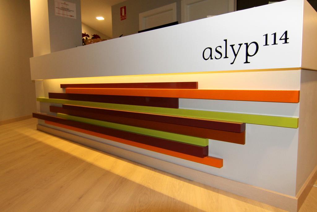 Hostal Aslyp 114 Barcelona Exterior photo